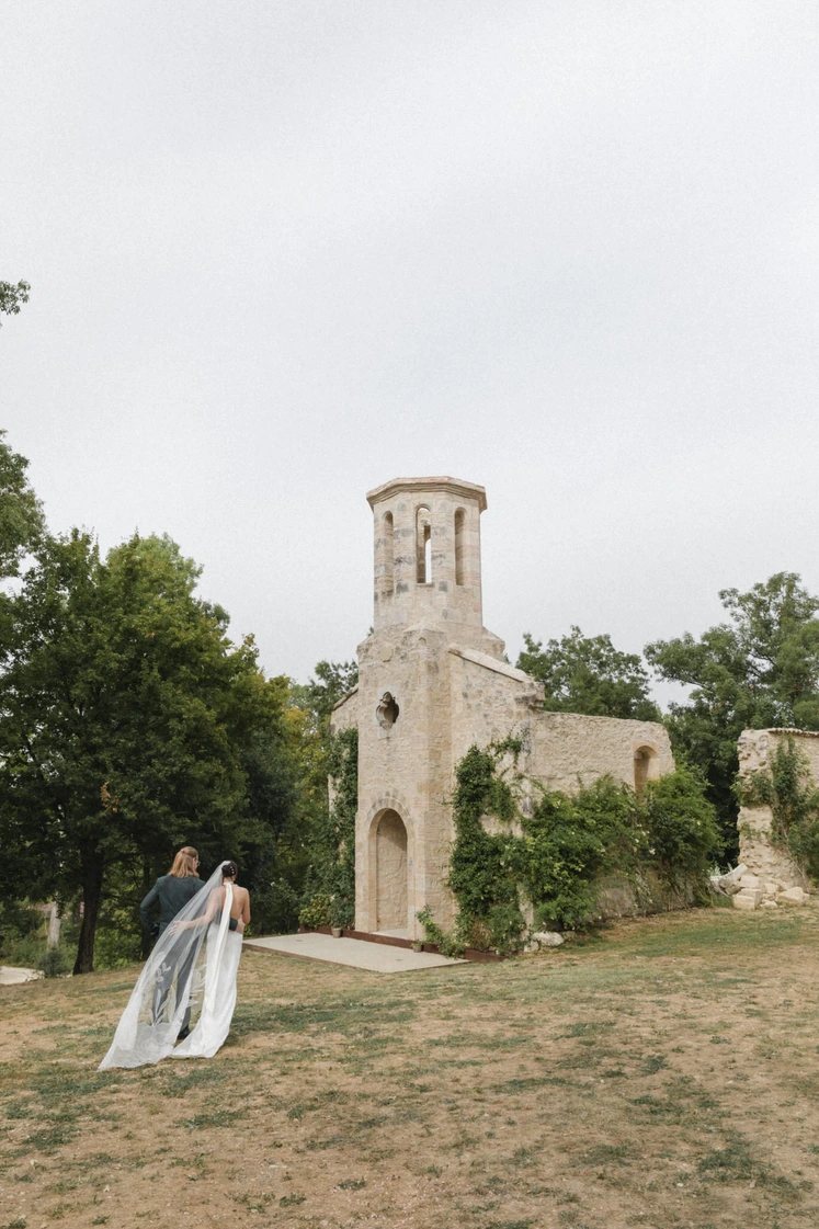 Sydney & Barnarbys wedding at Chateau Engalin