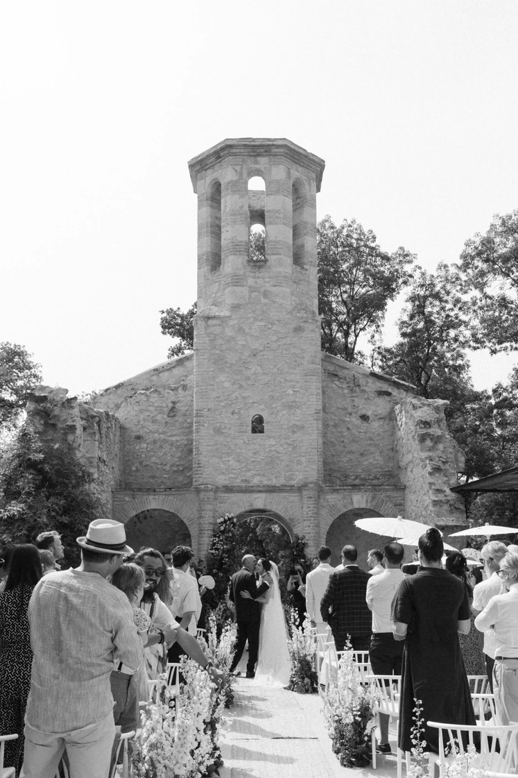 Sydney & Barnarbys wedding at Chateau Engalin